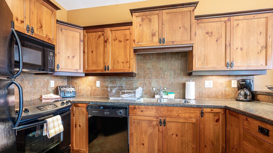 Bear's Paw Chalet - Amazing Location & Ski In/out