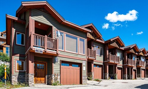 Bear's Paw Chalet - Amazing Location & Ski In/out