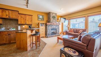 Townhome, 4 Bedrooms, Slope side (4 Bedrooms) | Living area | TV, fireplace