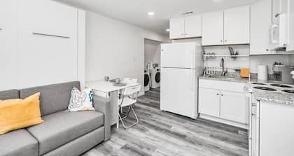 Guesthouse in ideal location with private entrance