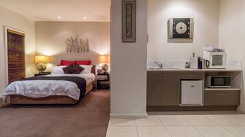 Luxury Studio Suite, 1 Queen Bed, Balcony, Garden View | Balcony view