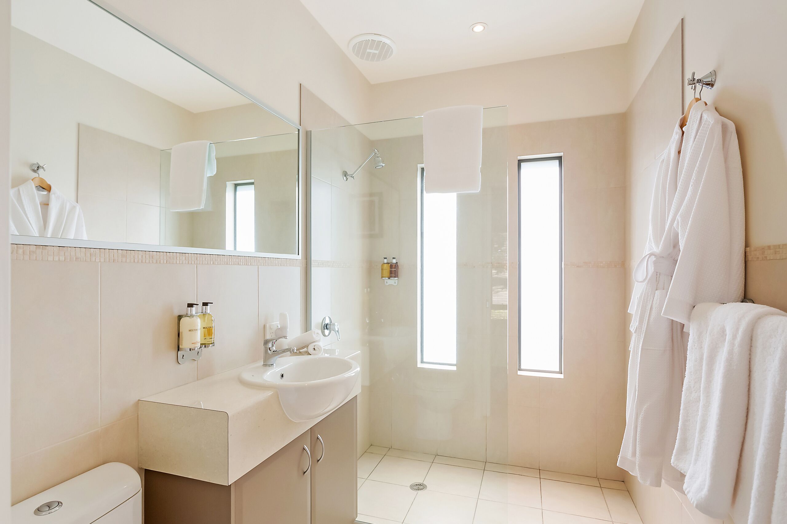Luxury Studio Suite, 1 Queen Bed, Balcony, Garden View | Bathroom | Shower, designer toiletries, hair dryer, towels
