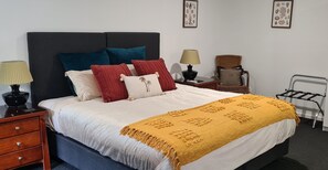 ห้องลักซ์ชัวรี่, เตียงคิงไซส์ 1 เตียง, ระเบียง, วิวสวน | ระเบียง