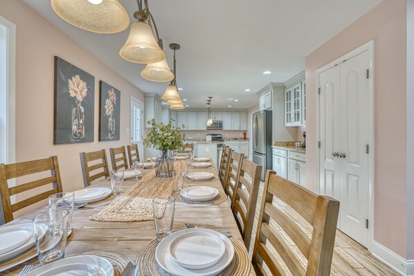 Dining - 8-Bedroom Luxury Home in Baltimore County (Phoenix)