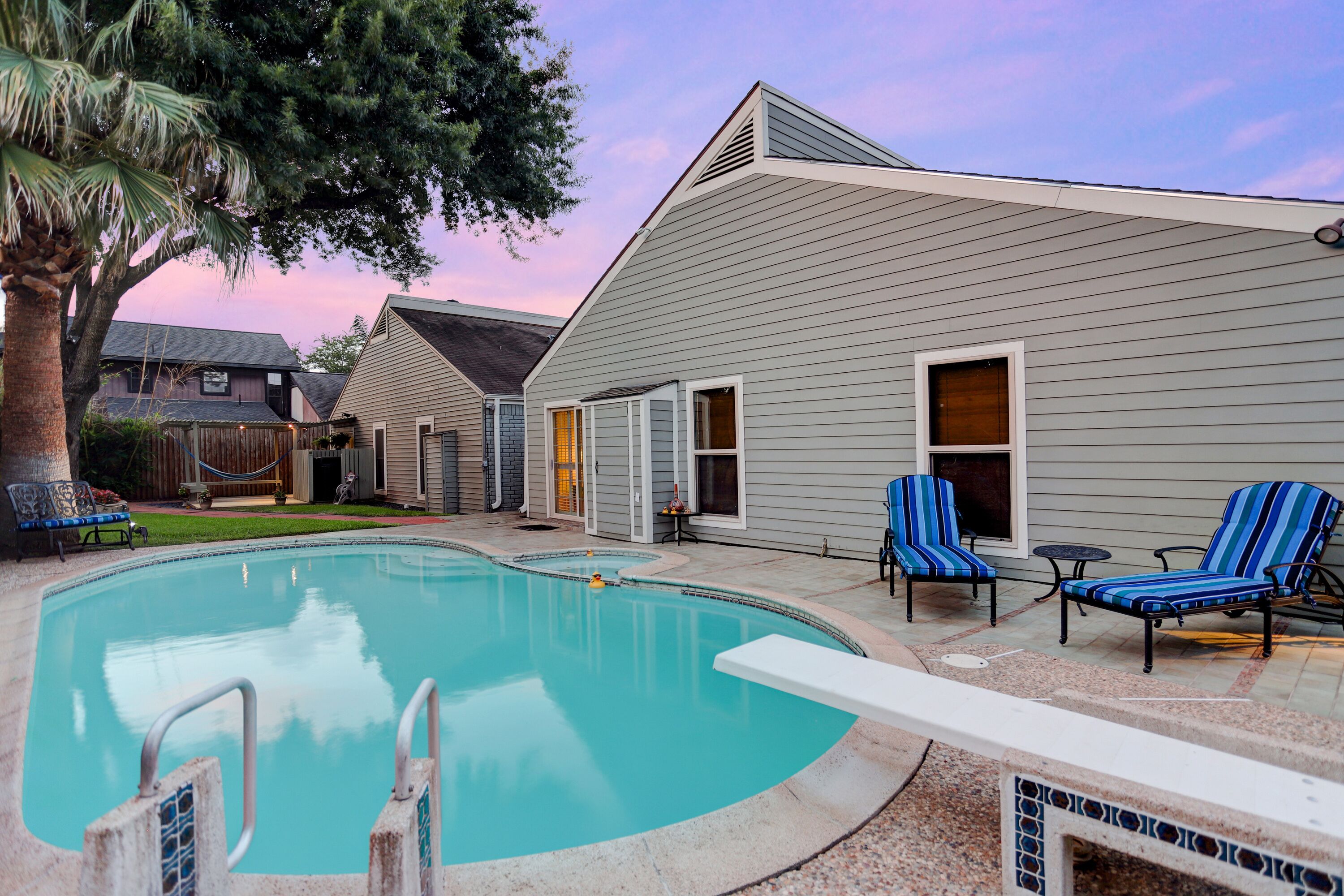 Large Charming Private Resort Near Galleria Pool HotTub SteamRoom Gym