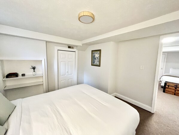 4 bedrooms, desk, travel cot, free WiFi