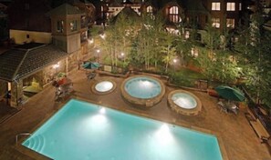 Piscina all'aperto, una piscina riscaldata