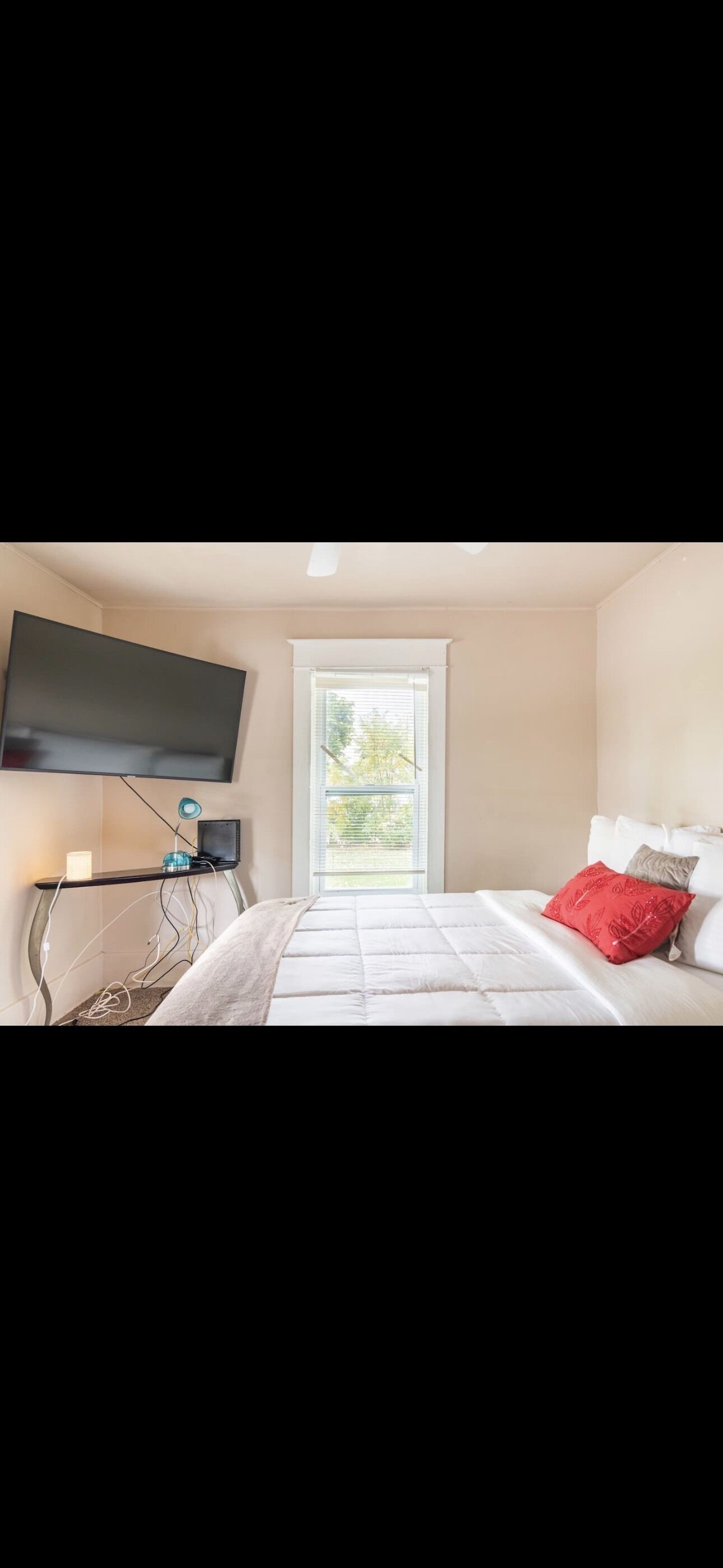 Wonderful 3 Bedroom Home With Free Parking