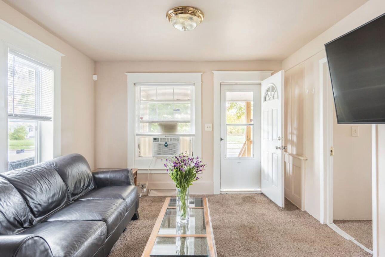 Wonderful 3 Bedroom Home With Free Parking