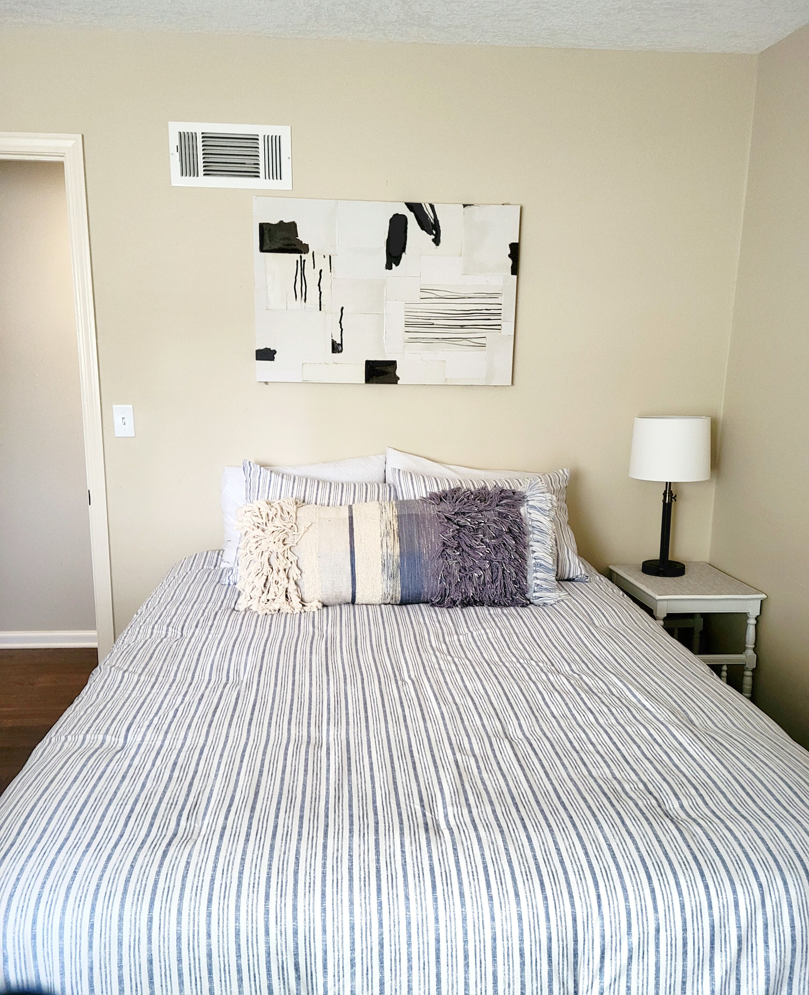 Cozy 3BR 3BA Home, fireplace x2, large kitchen