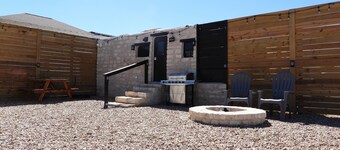 Cozy Camper/RV: Hot tub available 