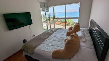 4 bedrooms, desk, iron/ironing board, free WiFi