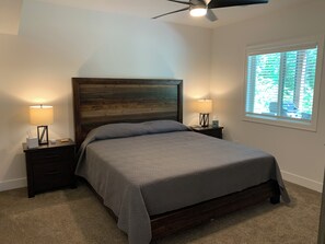 2 habitaciones, escritorio, tabla de planchar con plancha y wifi gratis 