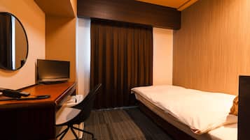 Basic Single Room | Desk, blackout drapes, free WiFi