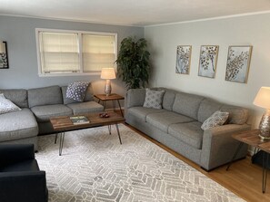 TV connectée, cheminée, baby-foot, table de tennis de table