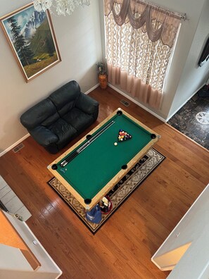 Game room - 3 bedroom house 5 minutes away from the airport in Colorado Springs all for you. (Colorado Springs)