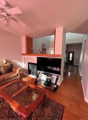 Smart TV, fireplace