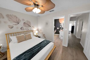 3 bedrooms, desk, iron/ironing board, free WiFi