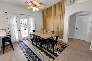 Dining - Havasu Regal - Pool, Spa, Boat Parking, BOHO Design (Lake Havasu City)