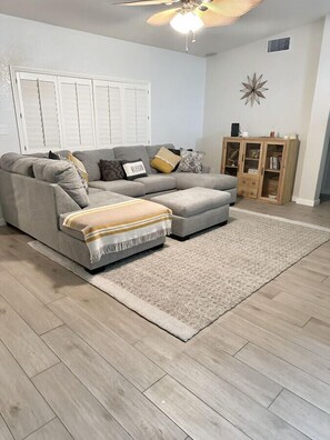Smart TV, fireplace, stereo