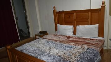 Double Room | Laptop workspace, free WiFi