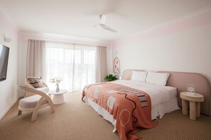 Oceanside Balcony Suite | Minibar, soundproofing, free WiFi, bed sheets - Motel Molly (Mollymook)