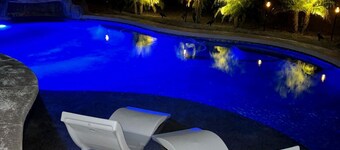 Beautiful home with Heated Pool, Outdoor Bar, Spring Training, Golf