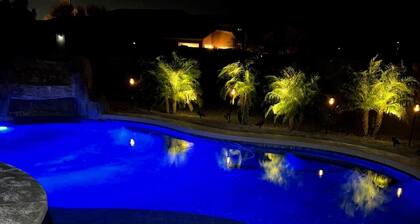 Beautiful home with Heated Pool, Outdoor Bar, Spring Training, Golf