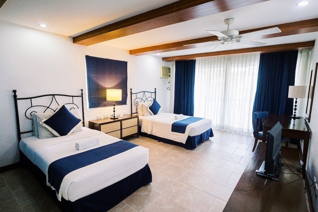 Forest View Twin Room | Premium bedding, in-room safe, desk, laptop workspace