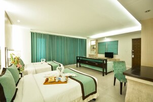 Premium Lake View | Premium bedding, in-room safe, desk, laptop workspace