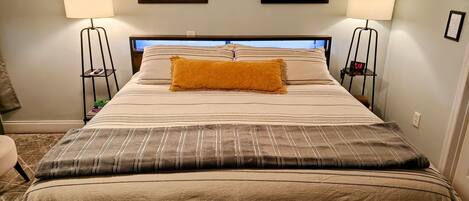 1 habitación, tabla de planchar con plancha, wifi gratis y ropa de cama