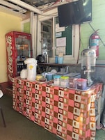 Desayuno con opciones de la cocina local incluido todos los días