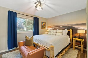 3 bedrooms, desk, iron/ironing board, free WiFi