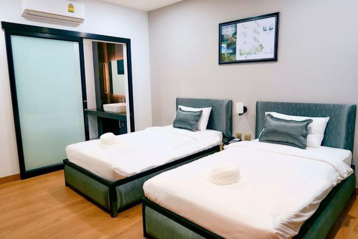 Blackout drapes, WiFi (free), bed sheets