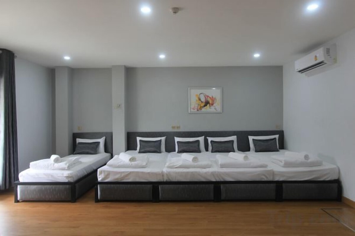 Blackout drapes, WiFi (free), bed sheets