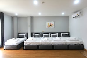 家庭客房 | 遮光窗簾/窗簾、免費 Wi-Fi、床單