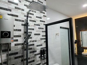 シャワー、レインフォールシャワー、ヘアドライヤー、タオル