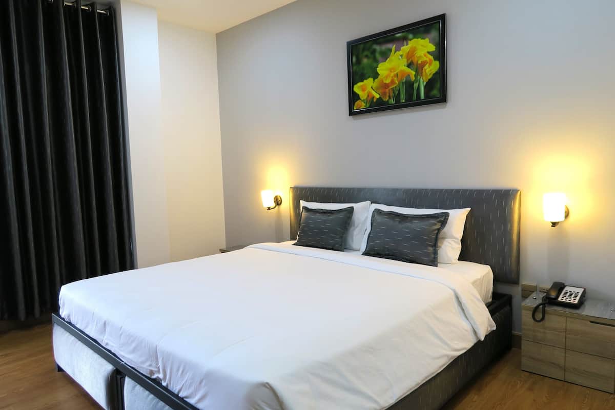 Kamar Double Standar | Tirai kedap cahaya, Wi-Fi gratis, dan seprai linen