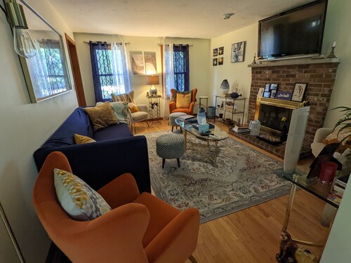 Large 1- bedroom in beautiful colonial house - 5 min to Wheaton College