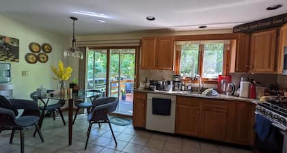 Large 1- bedroom in beautiful colonial house - 5 min to Wheaton College