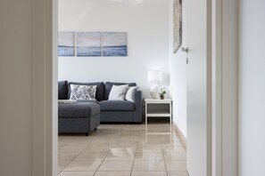 Smart TV - Walking distance to the Station with mountain and city views (Lugano)