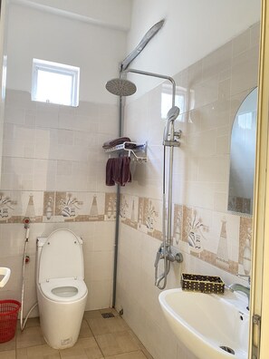 Deluxe Double Room | Bathroom | Hair dryer, slippers - Sunny Bao Lac Homestay (Bao Lac)