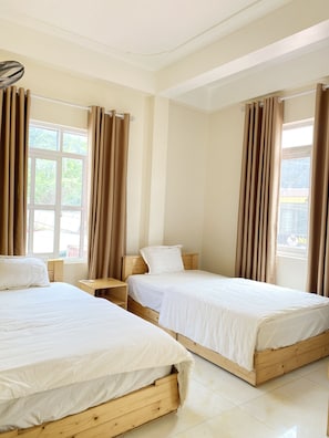 Deluxe Double or Twin Room | Desk, soundproofing, free WiFi - Sunny Bao Lac Homestay (Bao Lac)