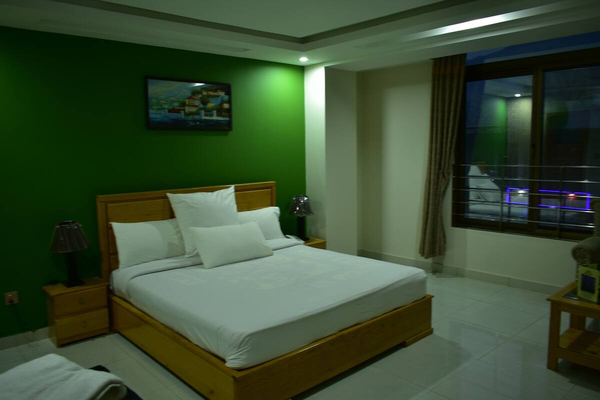 Double Room | Laptop workspace, free WiFi