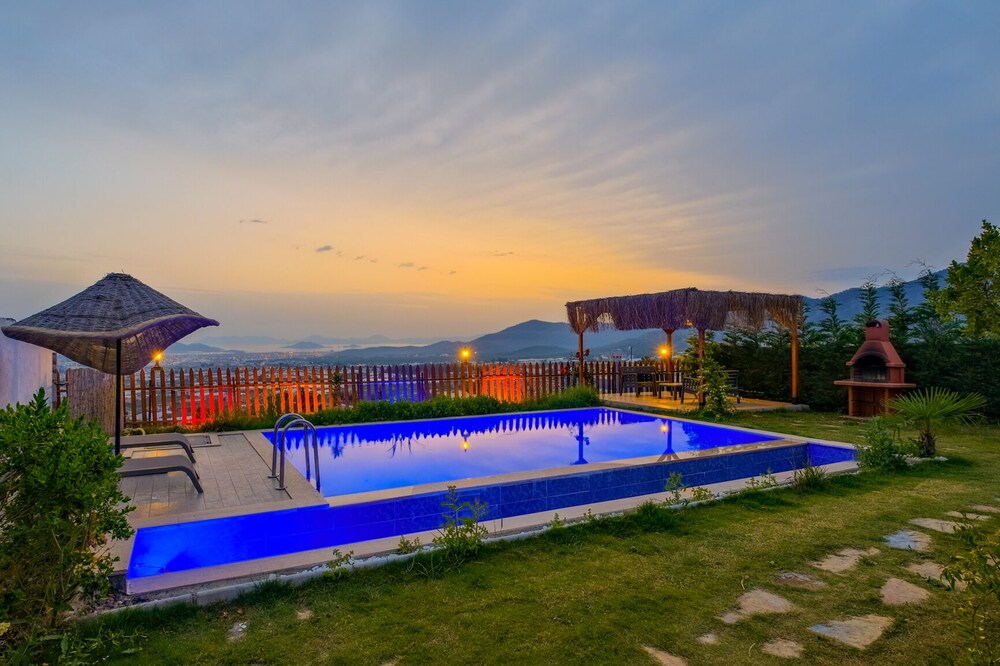 Luxury villa with private pool and jacuzzi