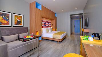 Suite (Zone) | 1 camera, biancheria da letto di alta qualità, minibar, una scrivania