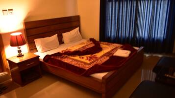 Laptop workspace, free WiFi