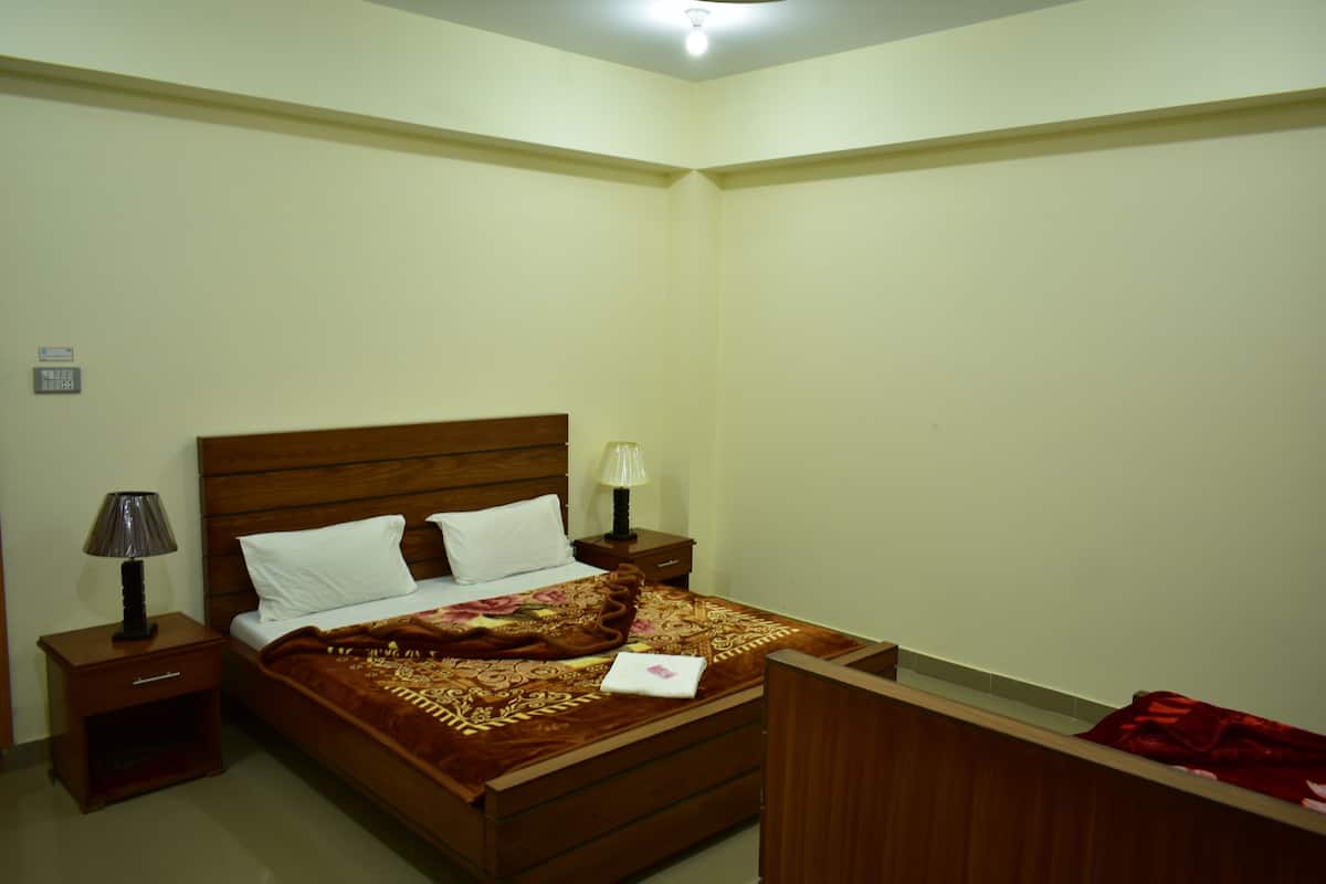 Double Room | Laptop workspace, free WiFi