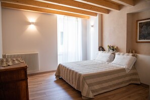 1 bedroom, free WiFi, bed sheets - Lives (Trobiolo)