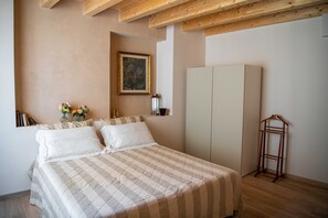 1 bedroom, free WiFi, bed sheets - Lives (Trobiolo)